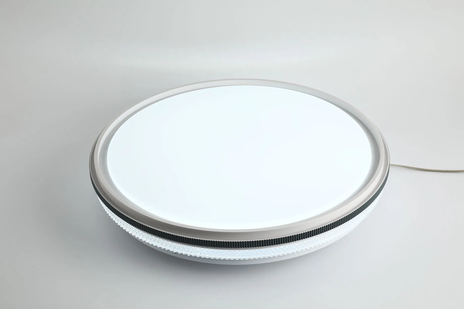 不锈钢字与亚克力字在商业标识中的应用场景分析