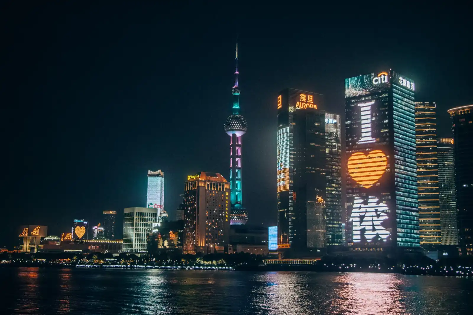 2024年上海广告字市场主流材质盘点：亚克力与烤漆字优劣解析正文配图 1