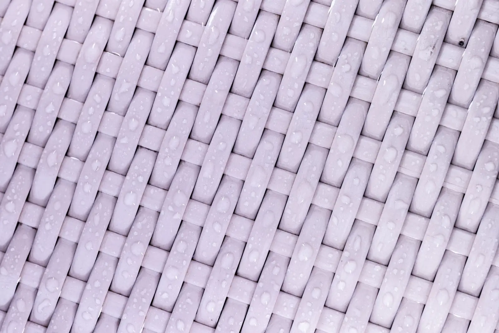 上海广告字制作工艺对比：水晶字与钛金字的适用场景分析