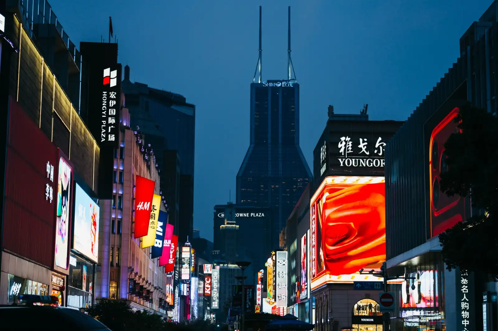 上海高端门店广告字选材指南：水晶字与钛金字工艺对比正文配图 1