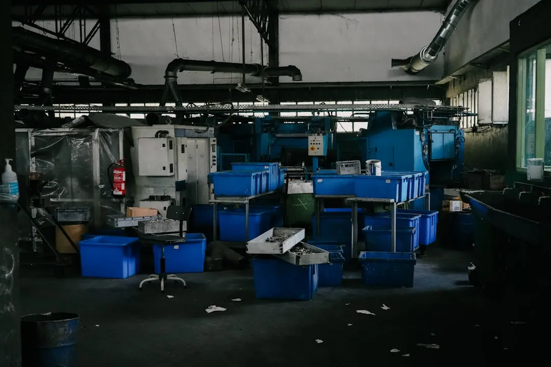 上海暨氧广告水晶字与亚克力字制作工艺对比分析
