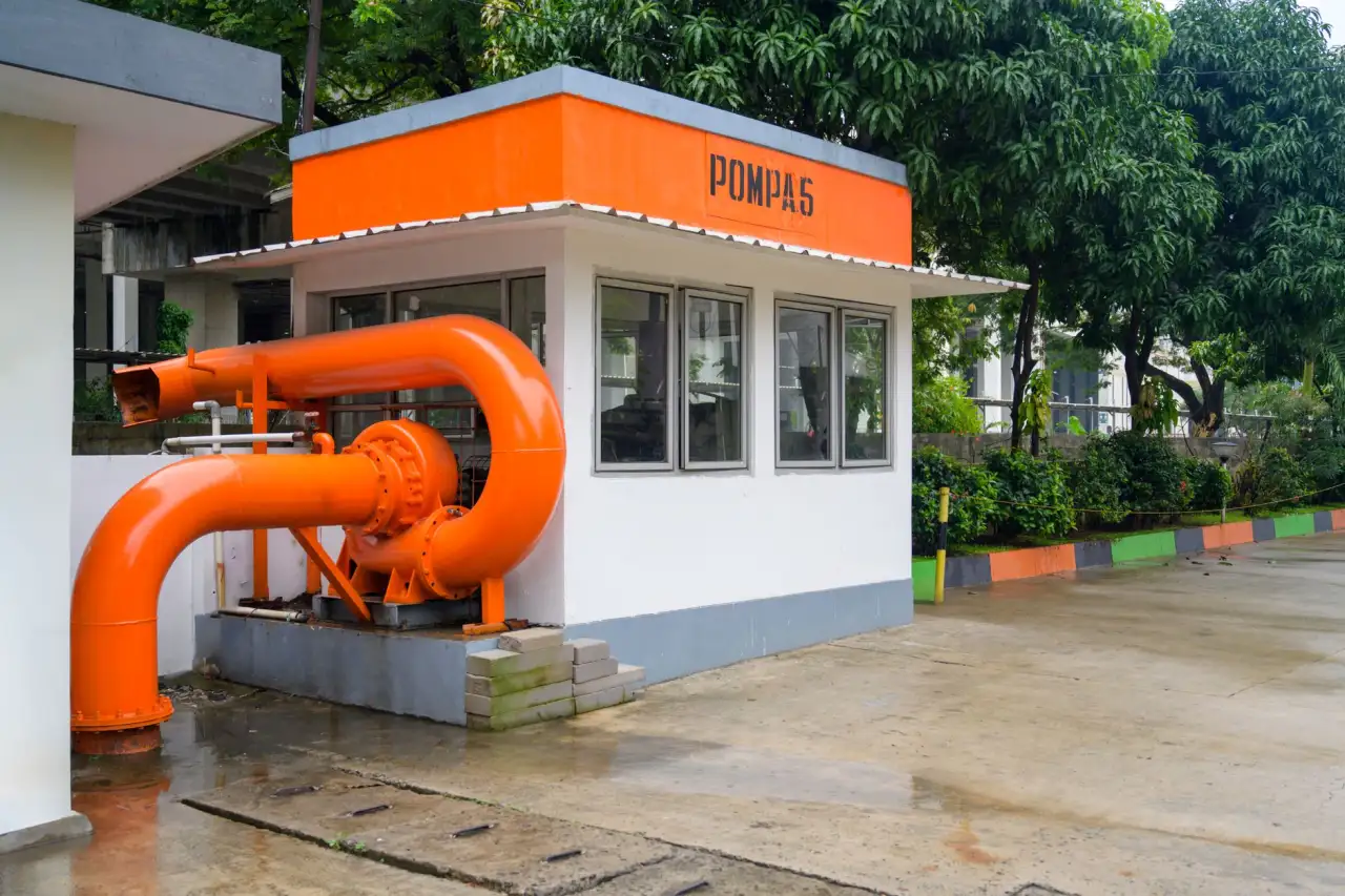 不锈钢字与亚克力字在门店招牌中的应用场景及选型建议